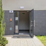 Apartament W Spokojnej Okolicy Z Parkingiem By Noclegi Renters